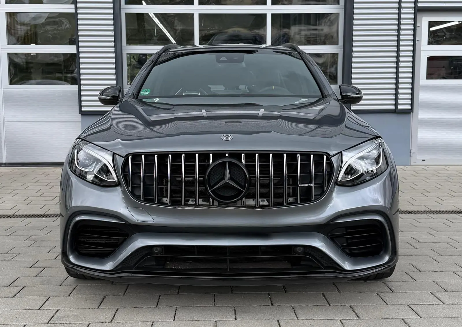 Hochglanz polierter schwarzer Mercedes-AMG GLC 63